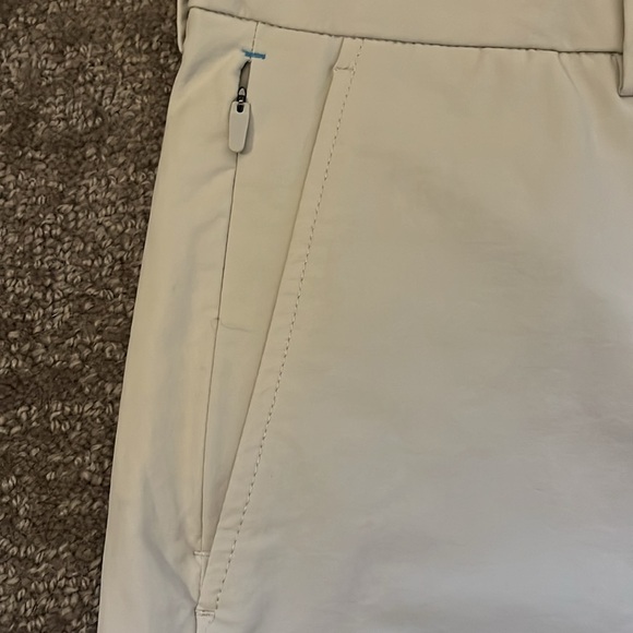 Vineyard Vines On The Go Performance Shorts Size 38 - Picture 5 of 9